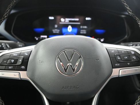 Used 2022 Volkswagen Taos SE image 15