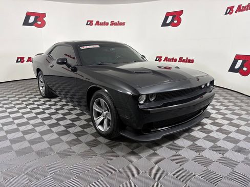 Used 2019 Dodge Challenger SXT RWD image 8