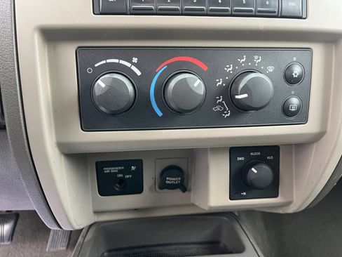 Used 2005 Dodge Dakota SLT image 28