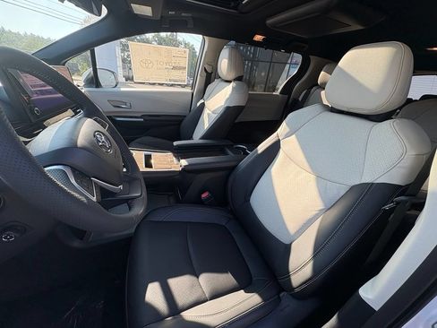 New 2026 Toyota Sienna Platinum AWD/4WD image 11