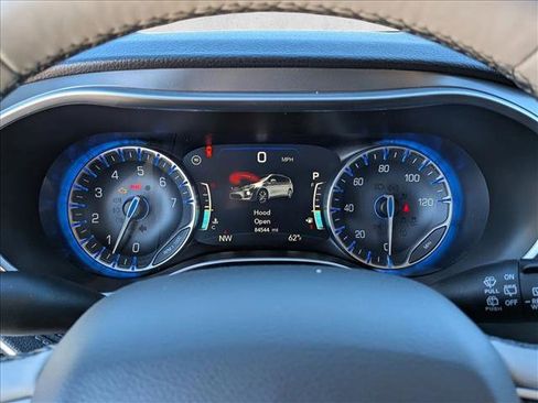 Used 2017 Chrysler Pacifica Limited image 16