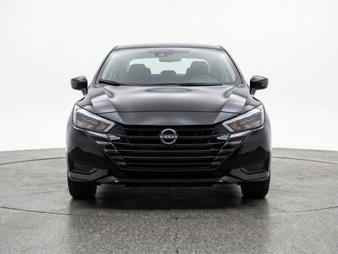 Used 2025 Nissan Versa SV image 2