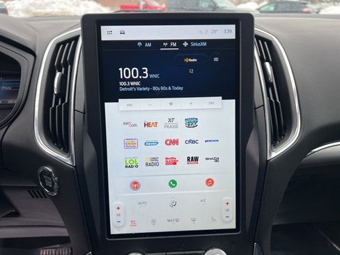 Used 2024 Ford Edge Titanium image 30