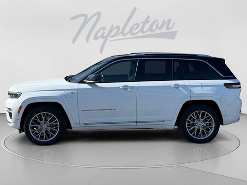 Used 2022 Jeep Grand Cherokee Summit w/ Advanced Protech Group IV AWD/4WD image 2