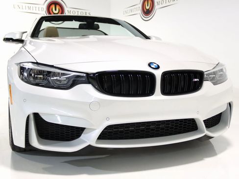 Used 2018 BMW M4 Convertible image 30