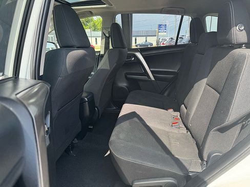 Used 2018 Toyota RAV4 XLE AWD/4WD image 12