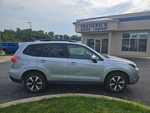 Used 2017 Subaru Forester 2.5i Premium w/ Popular Package #2A AWD/4WD image 3
