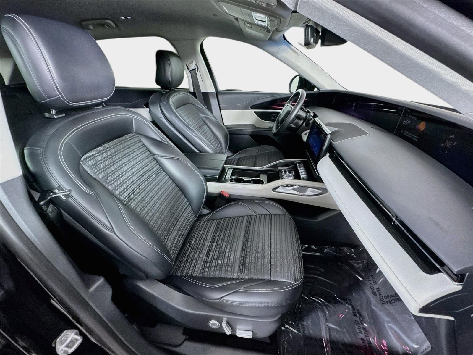 Used 2024 Lincoln Nautilus Reserve AWD/4WD image 28