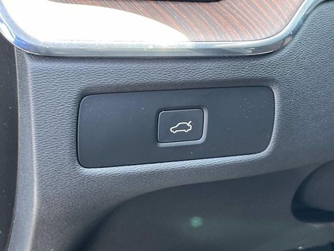Certified 2023 Volvo XC60 B5 Plus AWD/4WD image 27