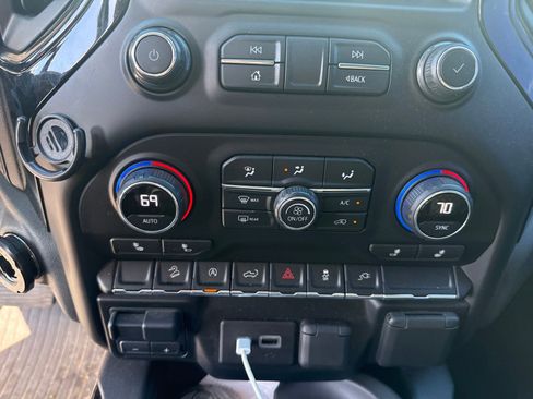 Used 2020 Chevrolet Silverado 1500 RST AWD/4WD image 23