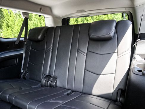 Used 2018 Cadillac Escalade ESV Luxury RWD image 9