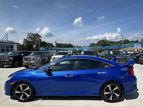Used 2017 Honda Civic Touring image 4