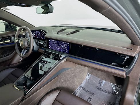 Used 2025 Porsche Panamera 4 image 31