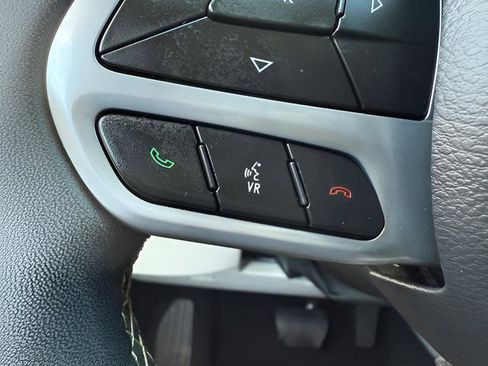 Used 2024 Chrysler Pacifica Touring-L FWD image 17