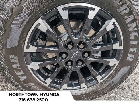 Used 2025 Chevrolet Traverse Z71 w/ Enhanced Driving Package image 48