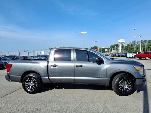 Certified 2022 Nissan Titan SV RWD image 2