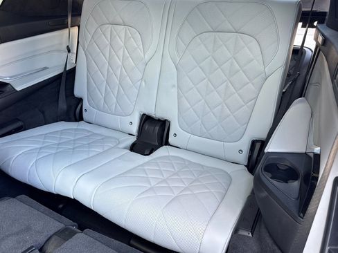 Used 2025 BMW X7 xDrive40i w/ Premium Package AWD/4WD image 17