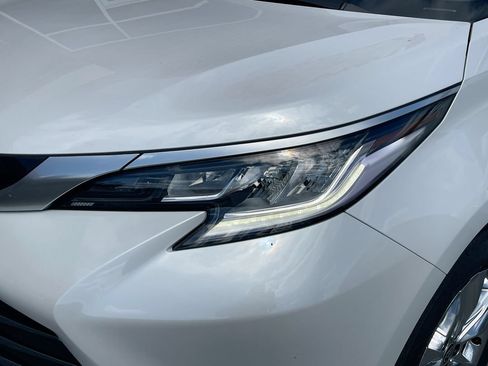 Used 2026 Toyota Sienna Limited FWD image 20