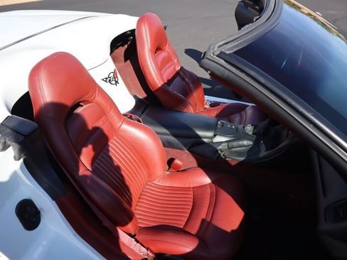 Used 1998 Chevrolet Corvette w/ Performance Handling Pkg image 12