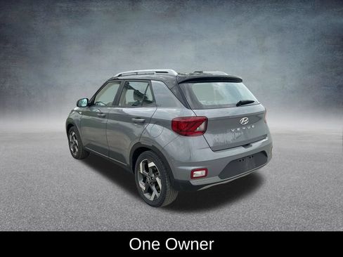 Used 2023 Hyundai Venue Limited w/ Cargo Package FWD image 3
