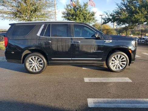 Used 2022 GMC Yukon Denali w/ Denali Premium Package image 11