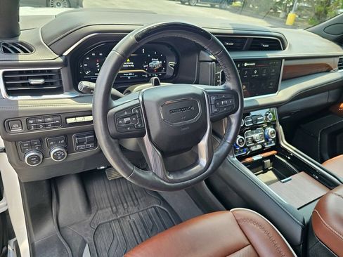 Used 2023 GMC Yukon Denali Ultimate AWD/4WD image 15