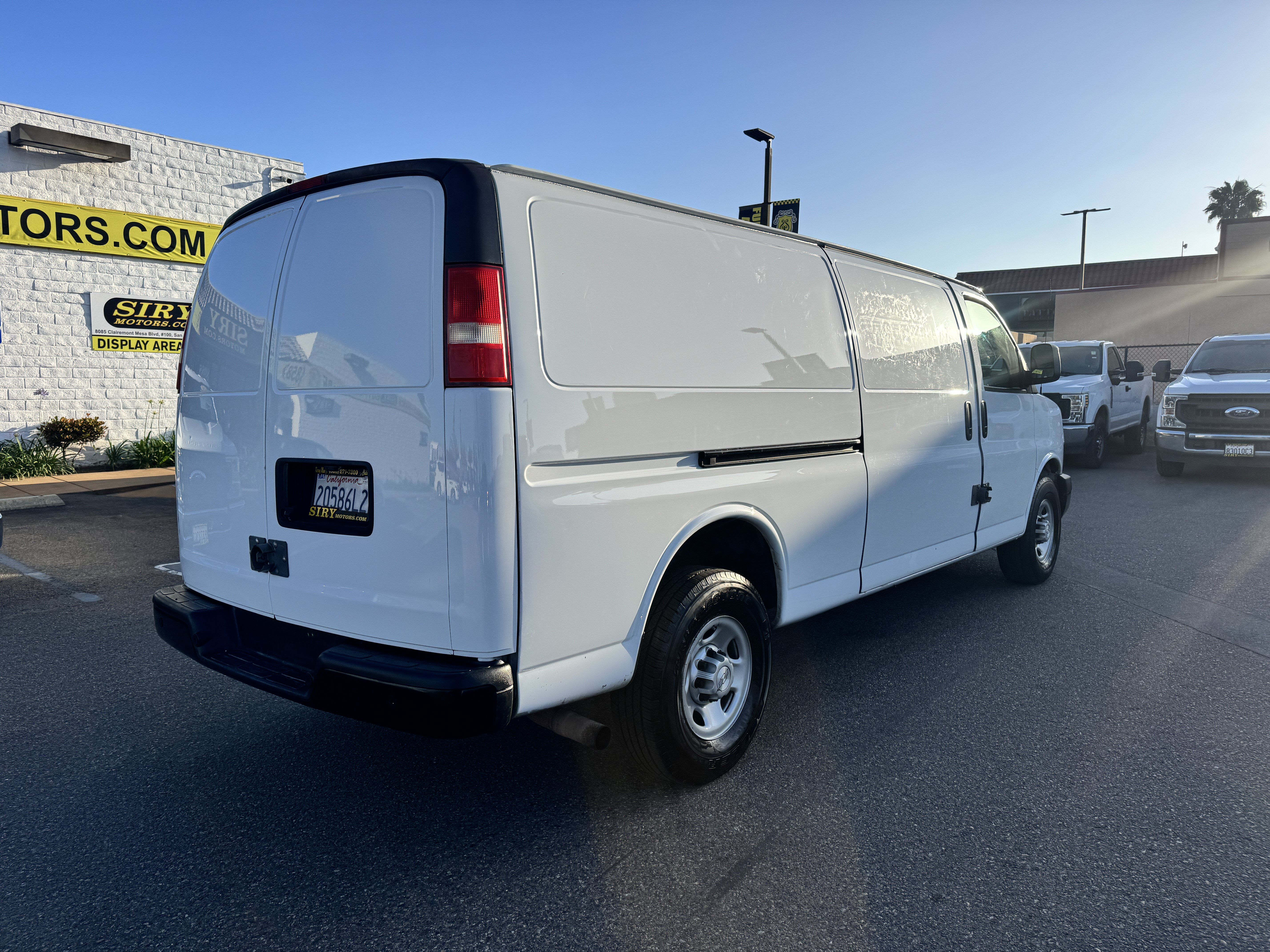 Used 2018 Chevrolet Express 3500 Extended w/ Driver Convenience Package RWD image 7
