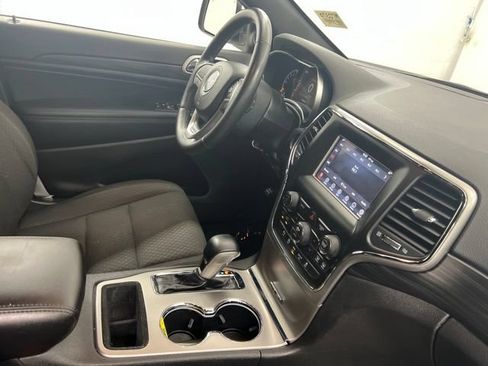 Used 2021 Jeep Grand Cherokee Laredo w/ Security & Convenience Group AWD/4WD image 24