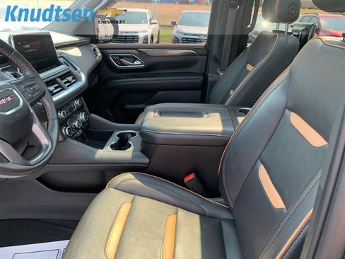 Used 2022 GMC Yukon XL AT4 AWD/4WD image 18