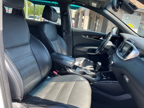 Used 2017 Kia Sorento SX image 41