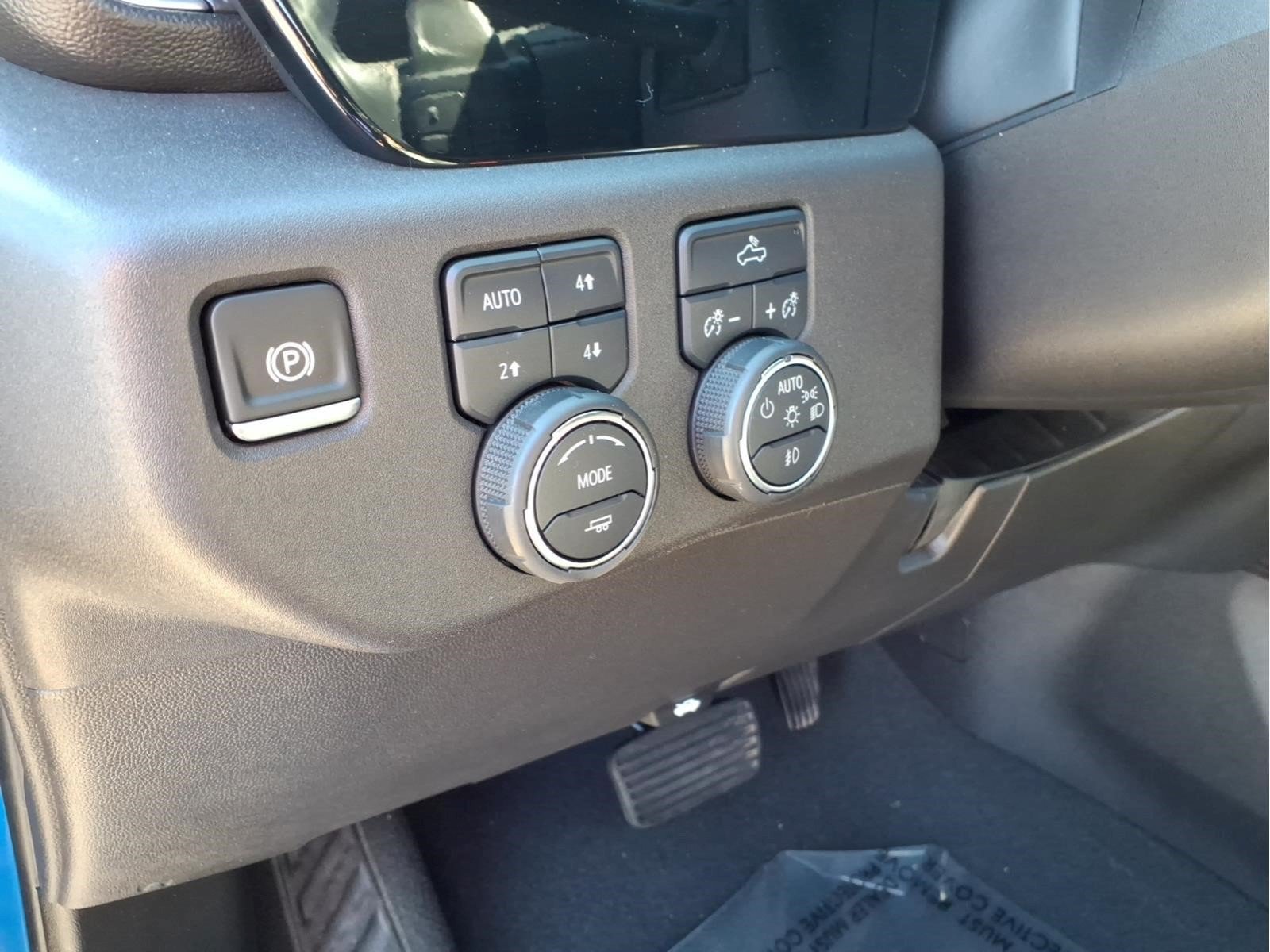 Used 2024 Chevrolet Silverado 1500 LT Trail Boss w/ Convenience Package II AWD/4WD image 28