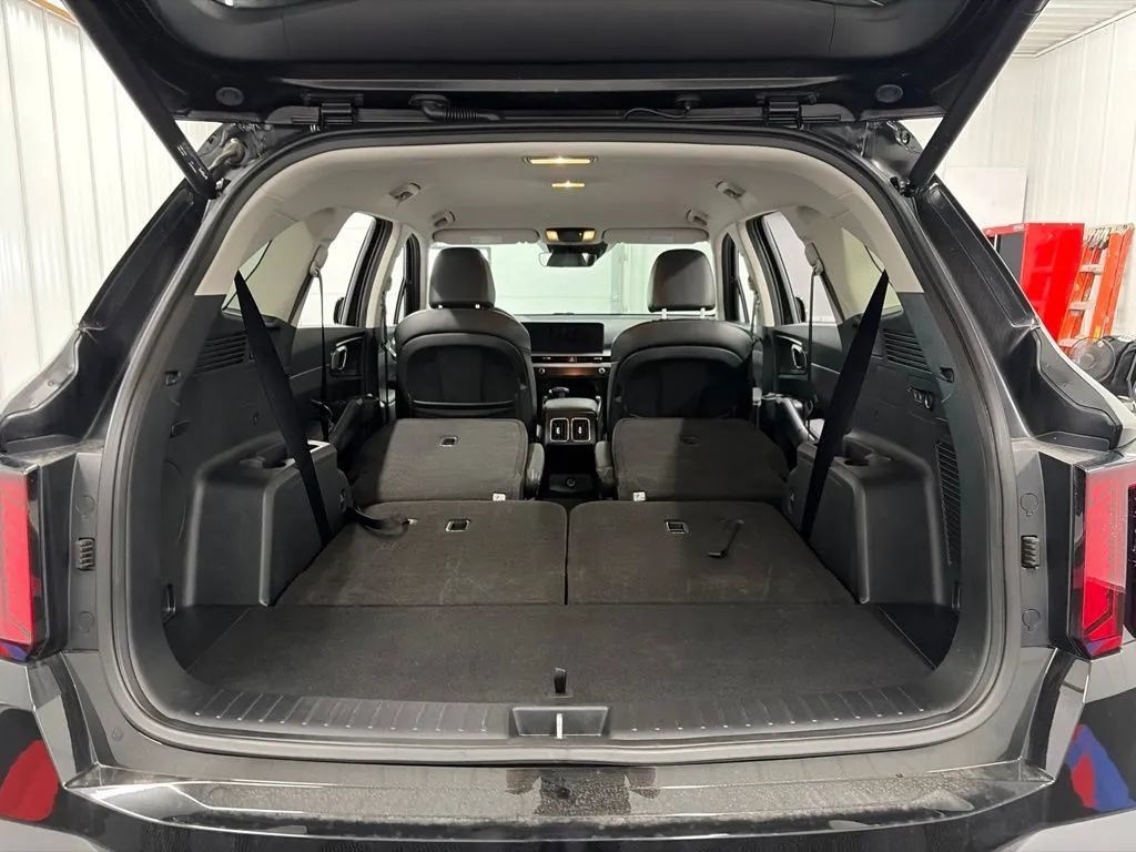 Used 2025 Kia Sorento X-Line EX AWD/4WD image 17