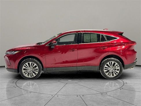 Used 2023 Toyota Venza Limited image 3