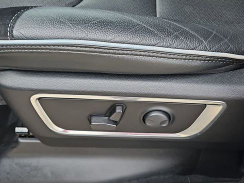 Used 2025 RAM 1500 Laramie image 18