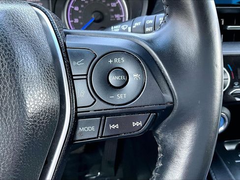 Used 2021 Toyota Venza LE image 18