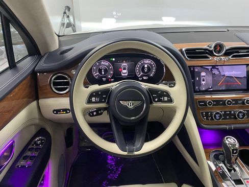 Used 2024 Bentley Bentayga image 35