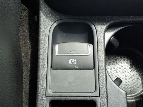Used 2017 Volkswagen Tiguan S FWD image 17