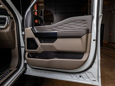 Used 2025 Ford F450 Platinum w/ Platinum Plus Package image 37