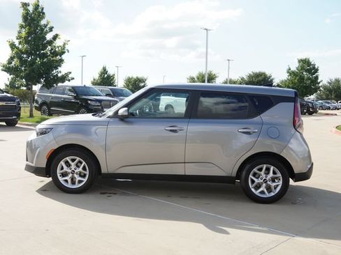Used 2023 Kia Soul LX w/ Option Group 015 FWD image 6