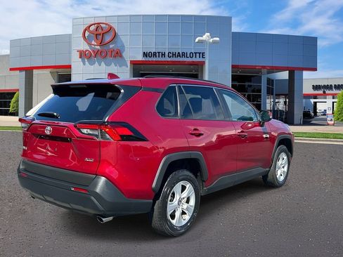 Used 2021 Toyota RAV4 XLE FWD image 7