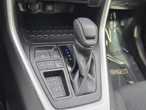 Used 2022 Toyota RAV4 LE image 20