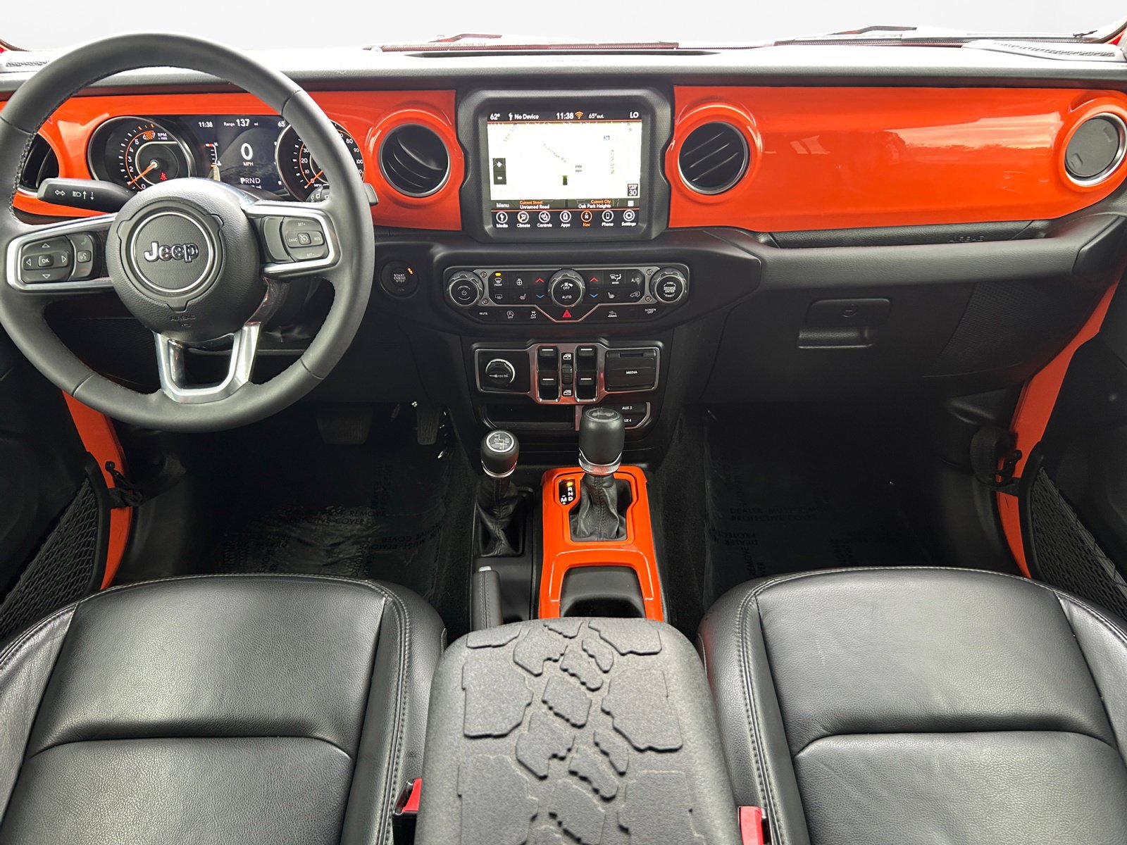 Used 2023 Jeep Wrangler Unlimited Sahara AWD/4WD image 3