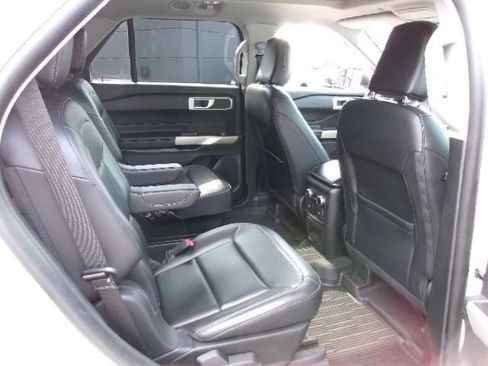 Certified 2023 Ford Explorer XLT w/ Equipment Group 202A AWD/4WD image 5