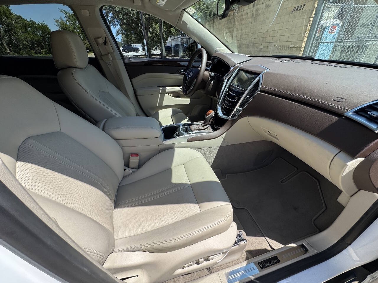 Used 2016 Cadillac SRX Luxury w/ Driver Awareness Package FWD image 23