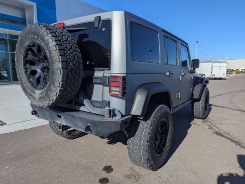 Used 2013 Jeep Wrangler Unlimited Rubicon w/ Connectivity Group AWD/4WD image 30
