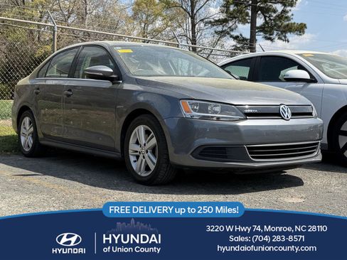 Used 2013 Volkswagen Jetta SEL image 1