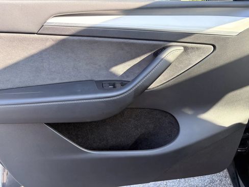 Used 2024 Tesla Model Y Long Range RWD image 12