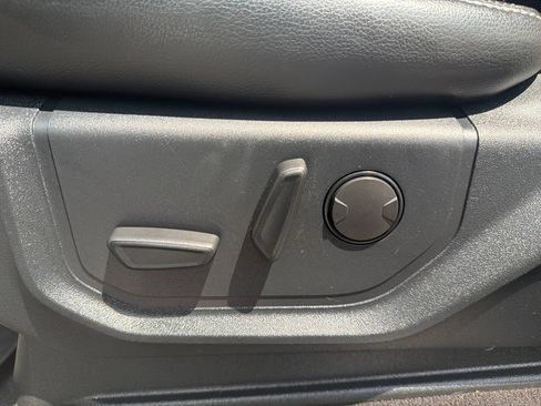 Used 2019 Ford F150 Lariat w/ Equipment Group 502A Luxury AWD/4WD image 32
