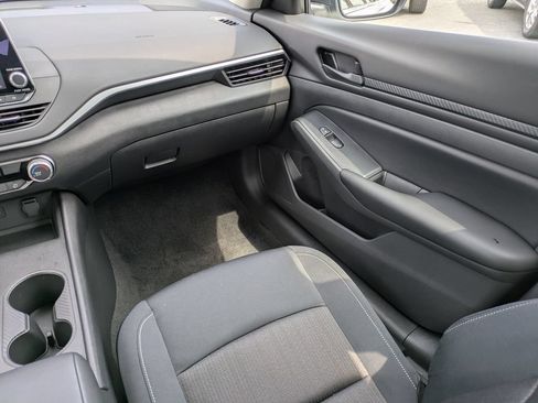 Certified 2025 Nissan Altima 2.5 S FWD image 17