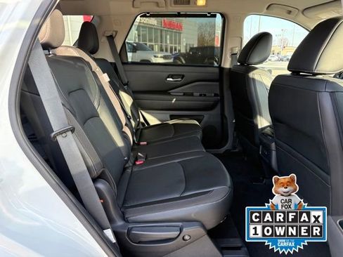 Used 2023 Nissan Pathfinder SL w/ Lighting Package (N92) image 19